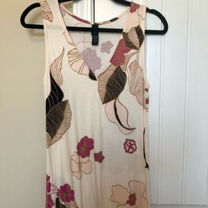 Agnes & Dora fitted V neck tank top